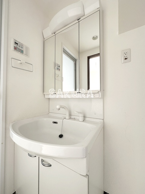 洗面設備　身支度に欠かせない独立洗面台♪