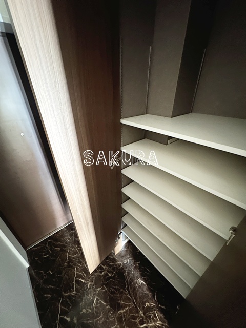 玄関　ゆったりとした玄関スペースです♪