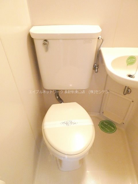 トイレ　写真は202号室です（参考）