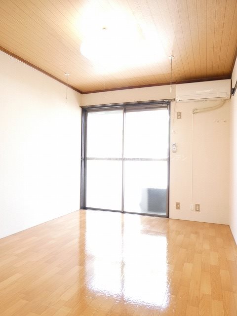 居室・リビング　写真は202号室です（参考）