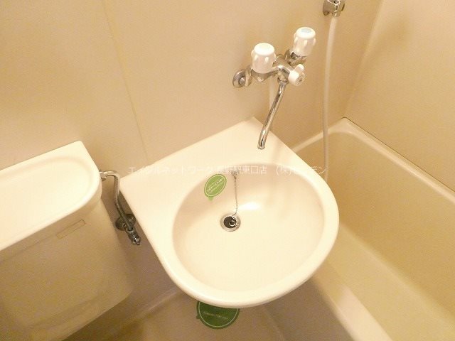 洗面設備　写真は202号室です（参考）