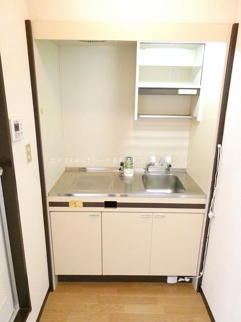 キッチン　写真は202号室です（参考）
