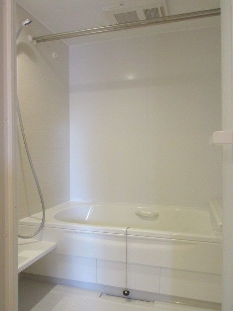 バス・シャワールーム　追焚・乾燥・暖房機能完備のバスルーム　戸建サイズの大きなサイ