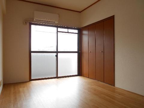 居室・リビング　室内