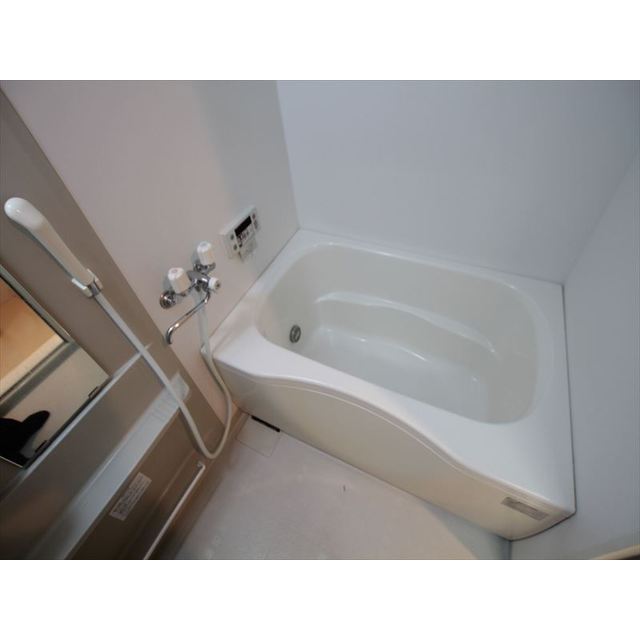 バス・シャワールーム　ゆったりとしたバスルームです