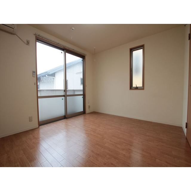 居室・リビング　７．３帖の洋室