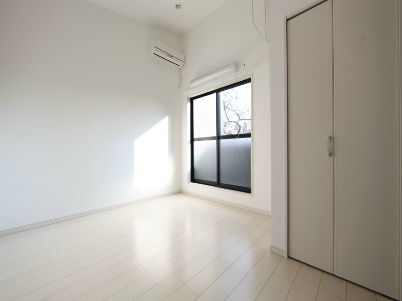 バルコニー　洋室8.8帖　ロフト5.4帖（収納にも寝室にも使えます）