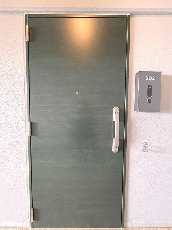 玄関　玄関外側・ダブルロック