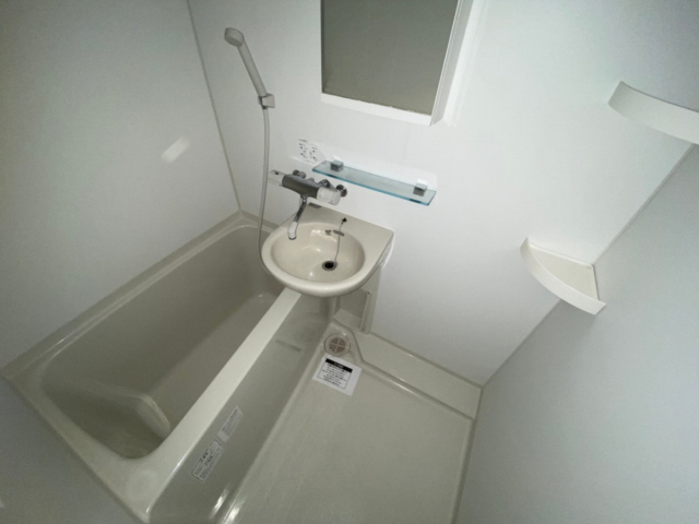 バス・シャワールーム　コンパクトで使いやすいお風呂です