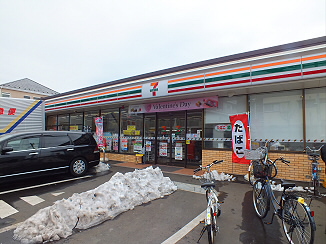 コンビニ　セブンイレブン（コンビニ）まで350m