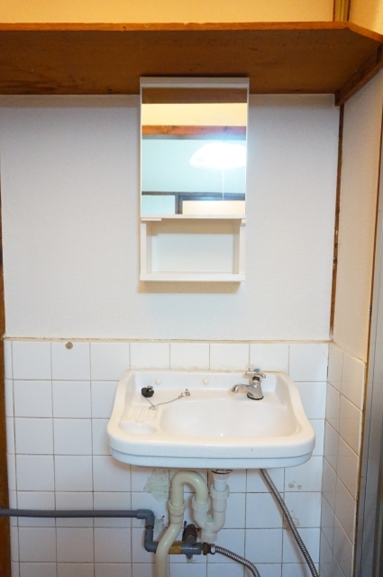 洗面設備　※補修前の参考画像の為、設備等は現況優先。