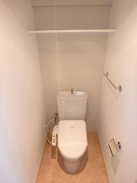 トイレ　温水洗浄便座