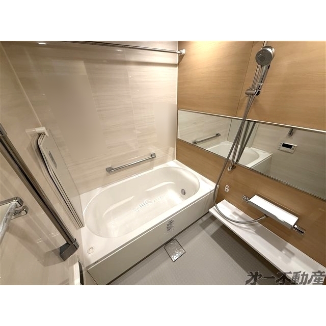 バス・シャワールーム　バスルーム