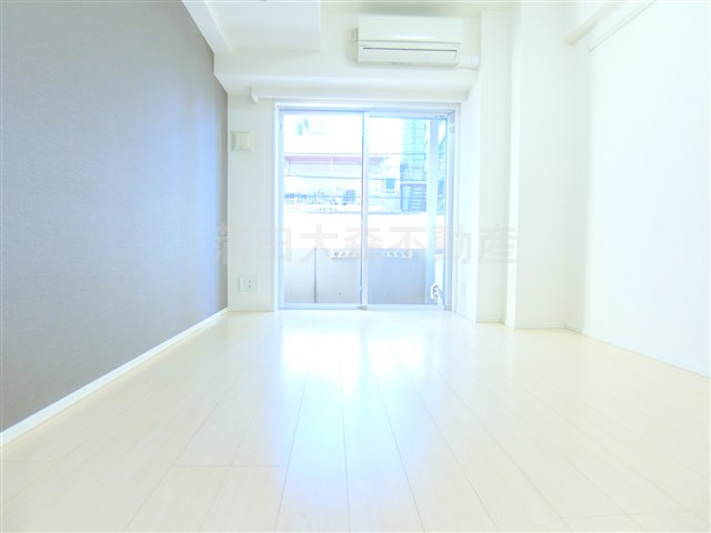 居室・リビング　南向きの洋室6.2帖