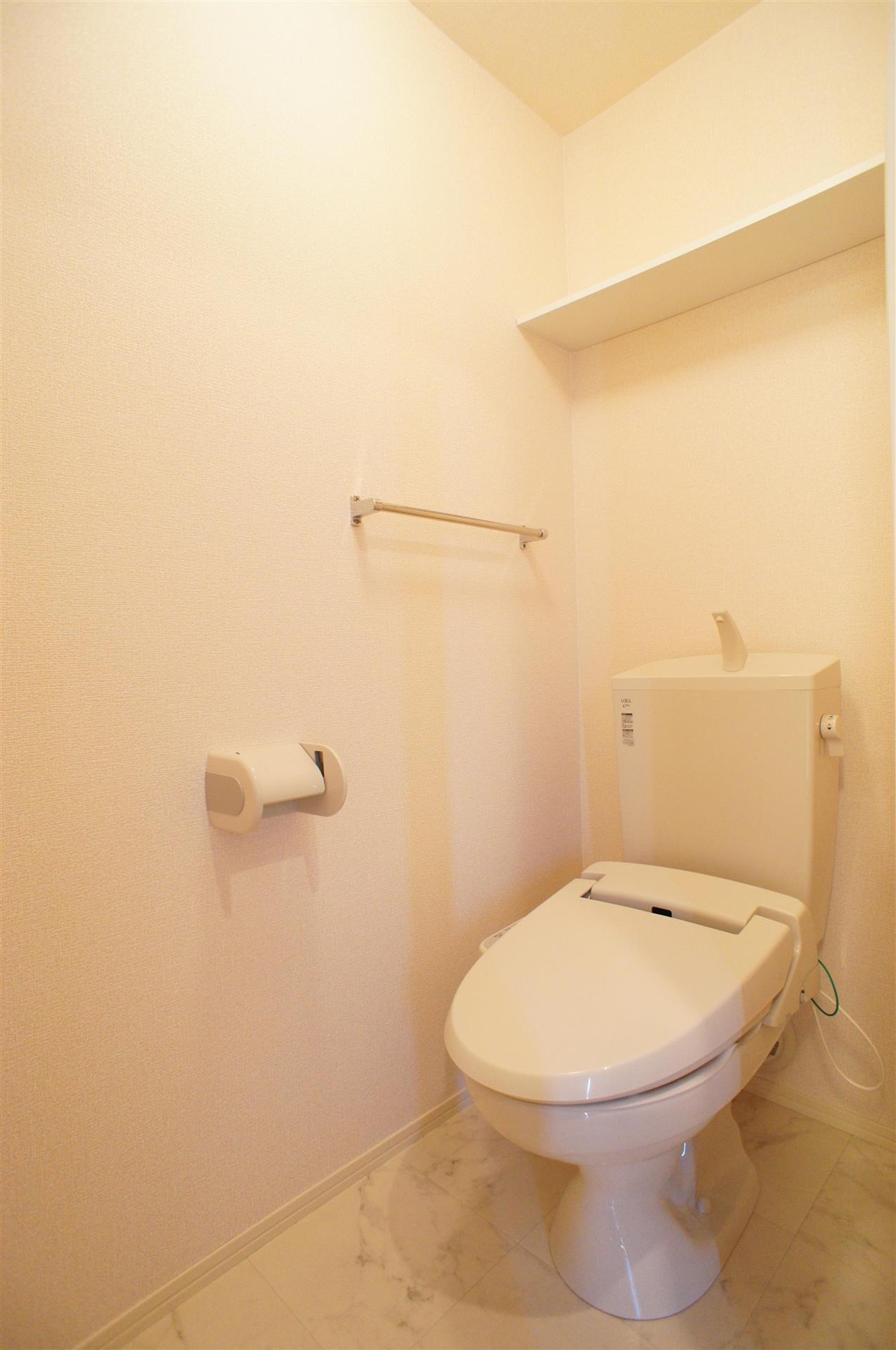 トイレ　温水洗浄暖房便座付トイレ