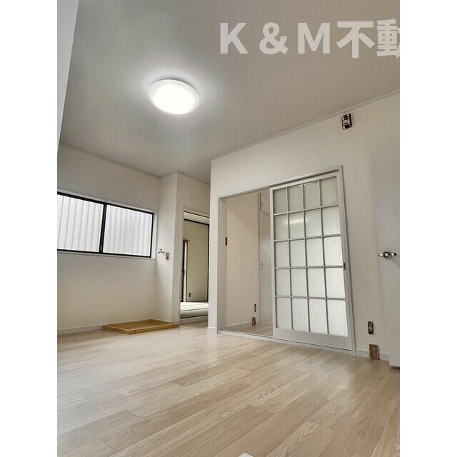 居室・リビング　こちらの居間で趣味の時間をお楽しみください
