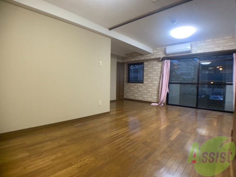 居室・リビング　リビングは１４帖のフローリングです。