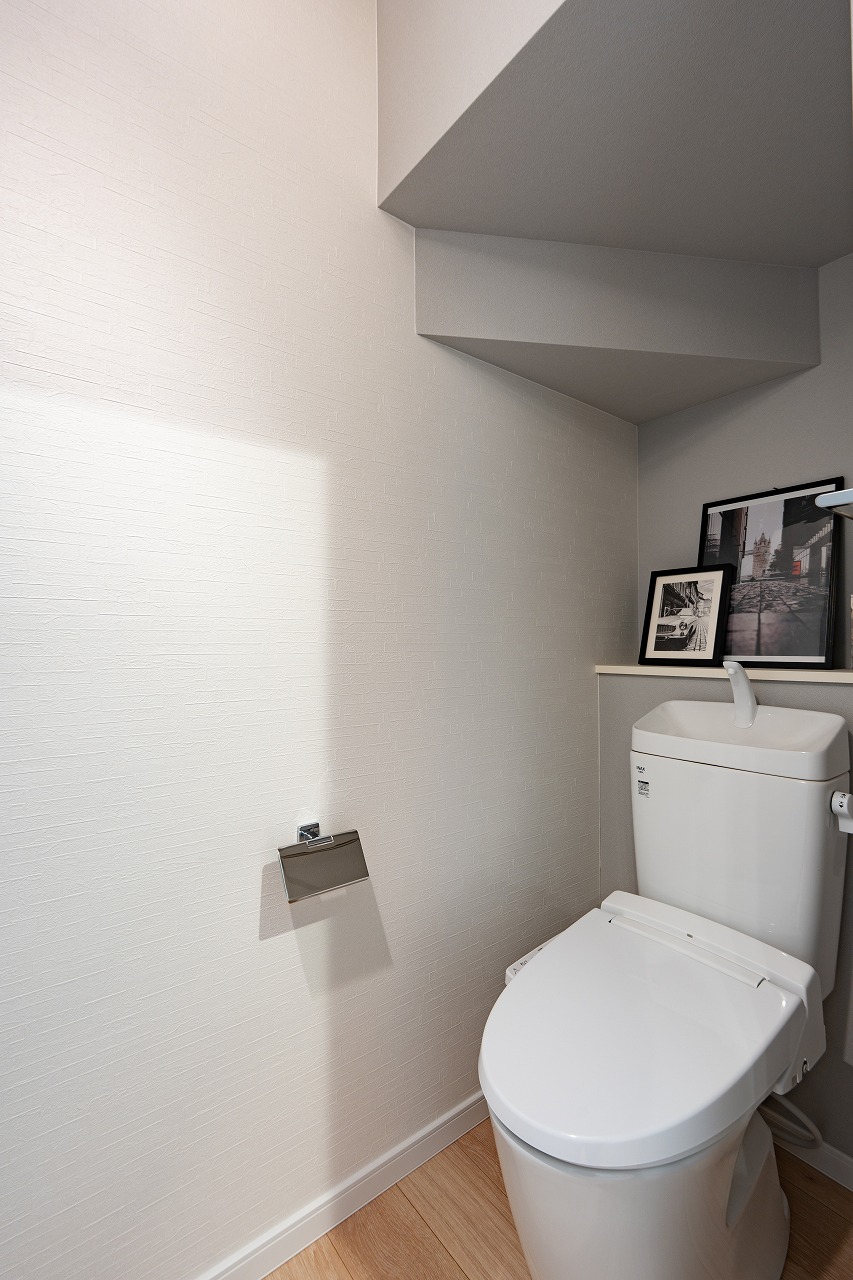 トイレ　ウォシュレット付き