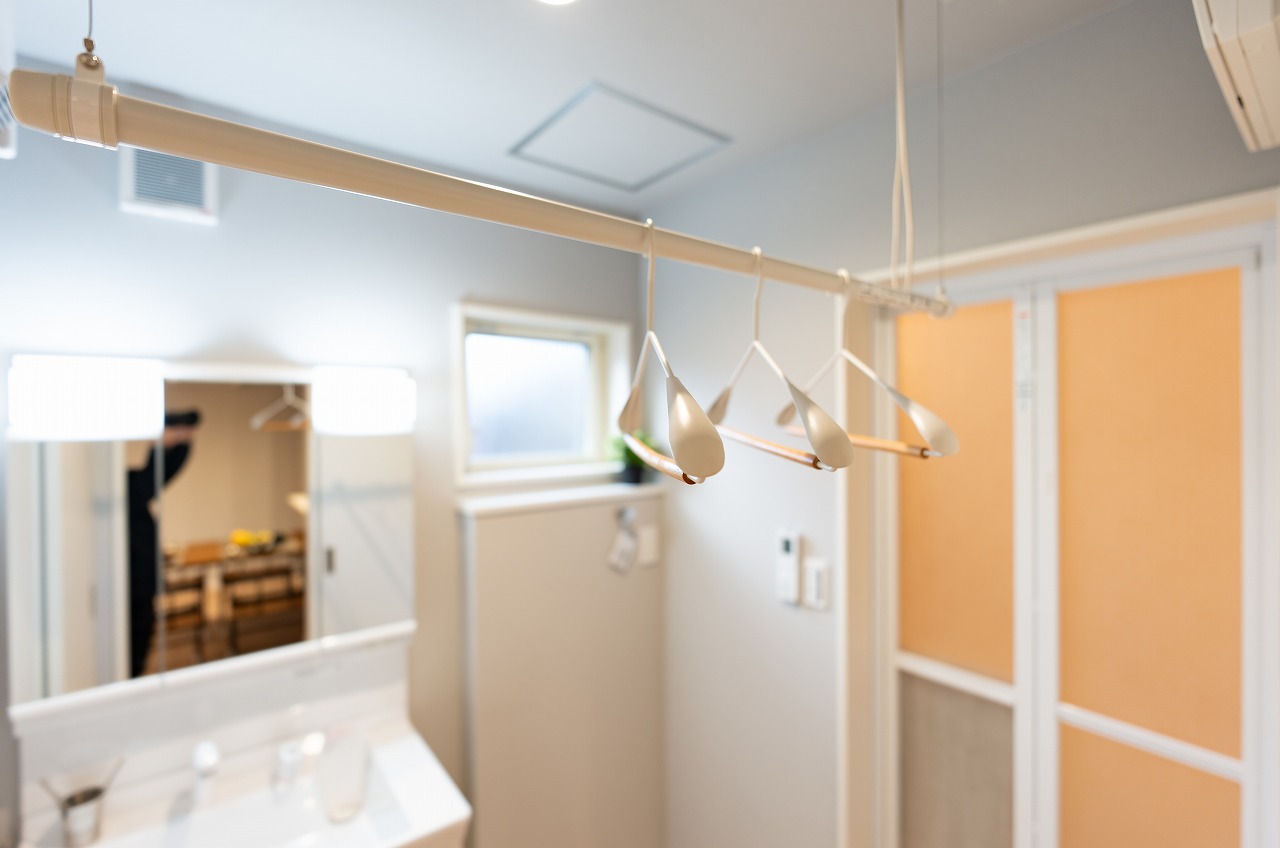 その他設備　脱衣所に暖房乾燥機付き