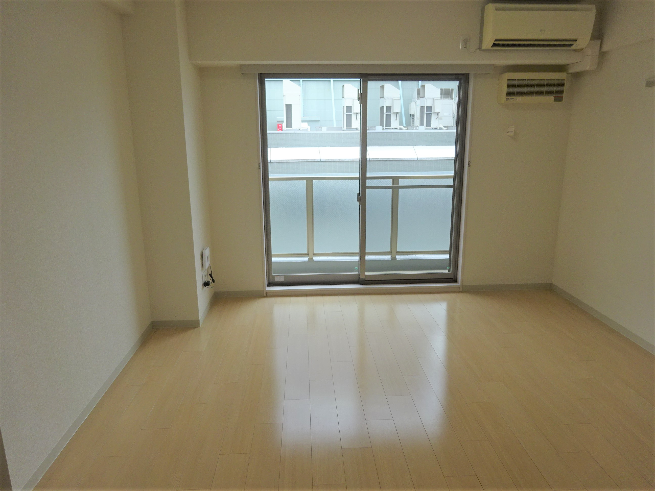 居室・リビング　約9帖の洋室