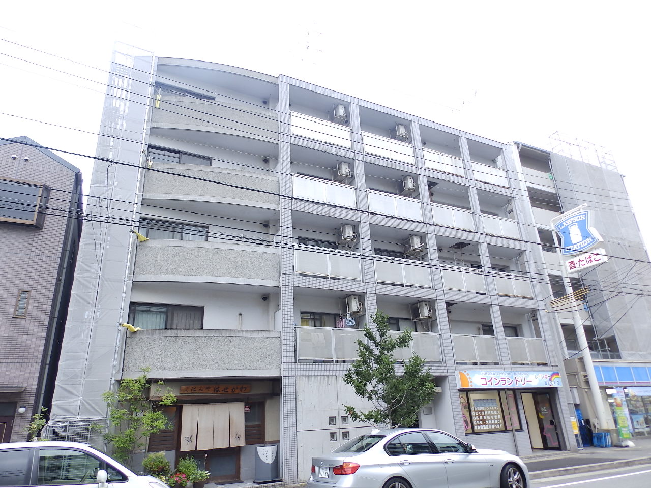 建物外観　コンビニも隣にあります