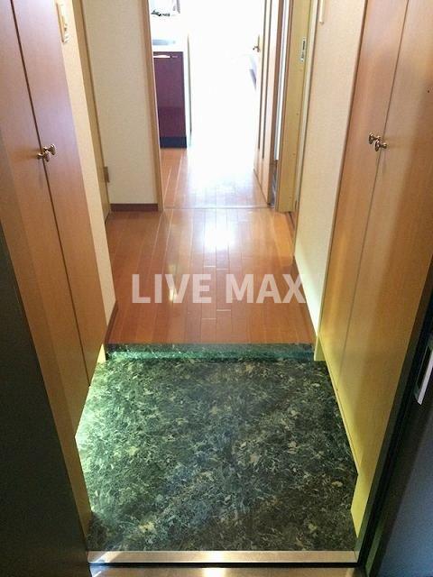 玄関　※別部屋のお写真になります