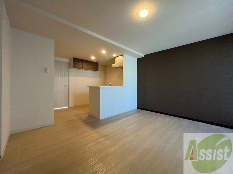 居室・リビング　リビングは白を基調としていて明るい印象ですね！