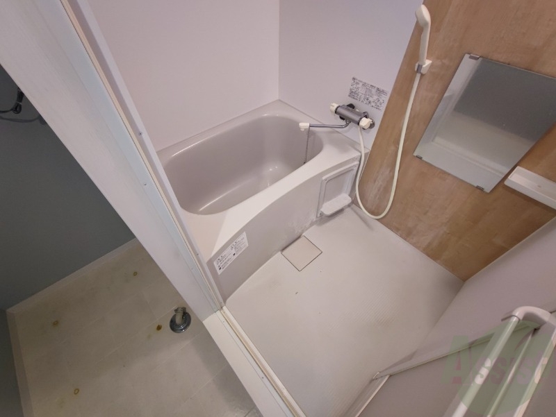 バス・シャワールーム　ユニットバスです。疲れを癒すのに欠かせませんね！