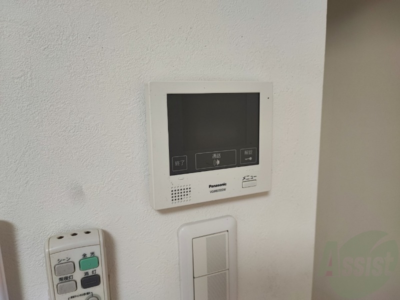 セキュリティ　モニター付きインターホンです。来客時も安心ですね。