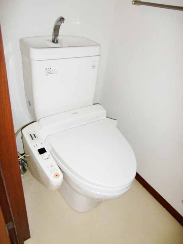 トイレ　温水洗浄便座つき！