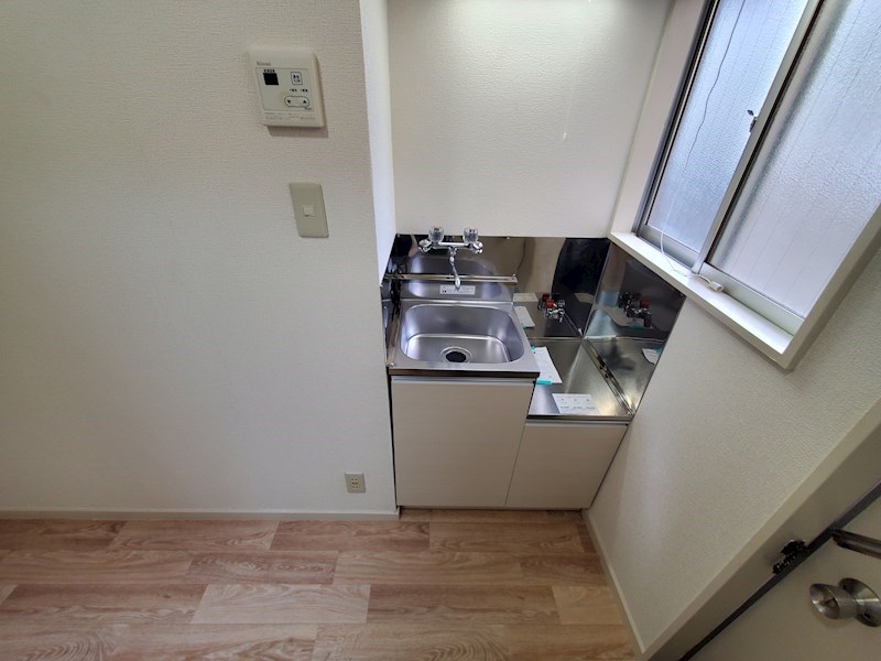 キッチン　同建物、他号室写真参照