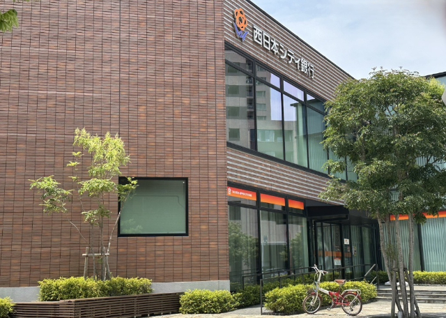 銀行　西日本シティ銀行千早支店（銀行）まで1196m