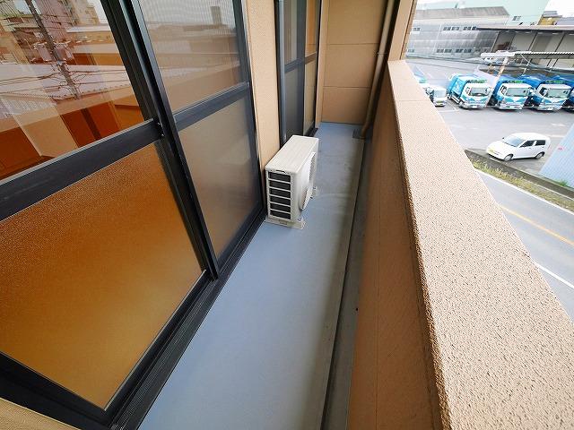 バルコニー　広いのでお洗濯に困りません