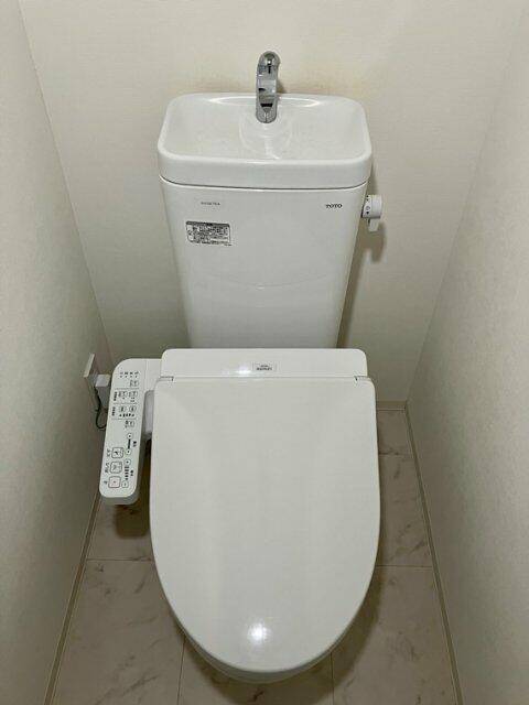 トイレ　温水洗浄便座
