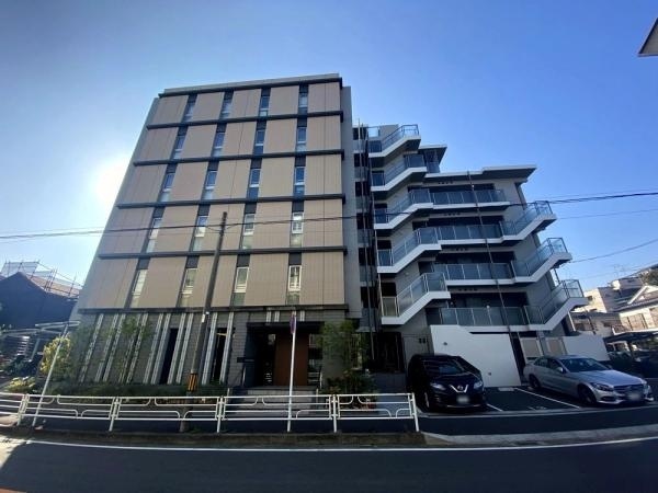 建物外観　オートロック完備