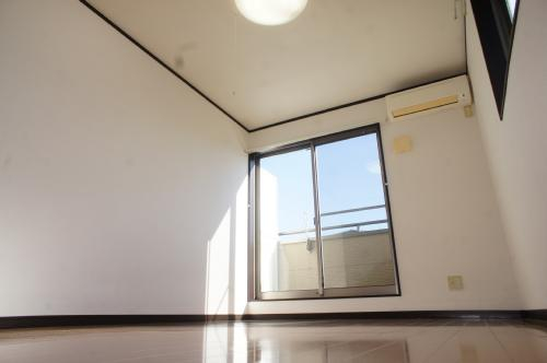 その他　明るい洋室です