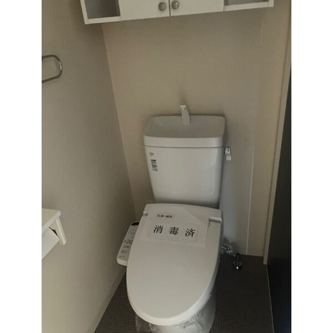 トイレ　※写真は同じマンションの違う部屋のものです(反転タイプ)
