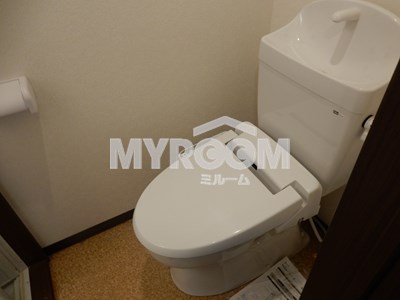 トイレ　独立型のトイレルーム☆