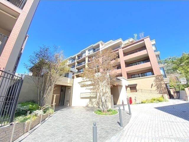 建物外観　オートロック完備