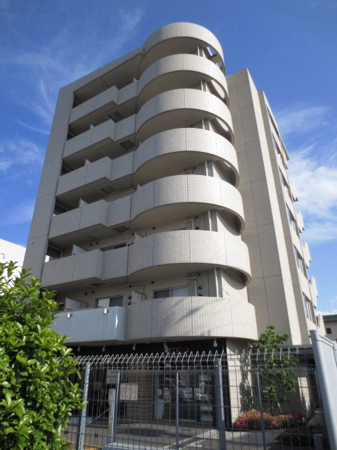 建物外観　長岡京駅徒歩3分。宅配ボックス完備で不在時も安心なRC造外観
