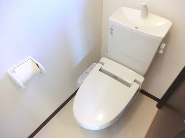 トイレ　★トイレ画像・温水洗浄便座付き★