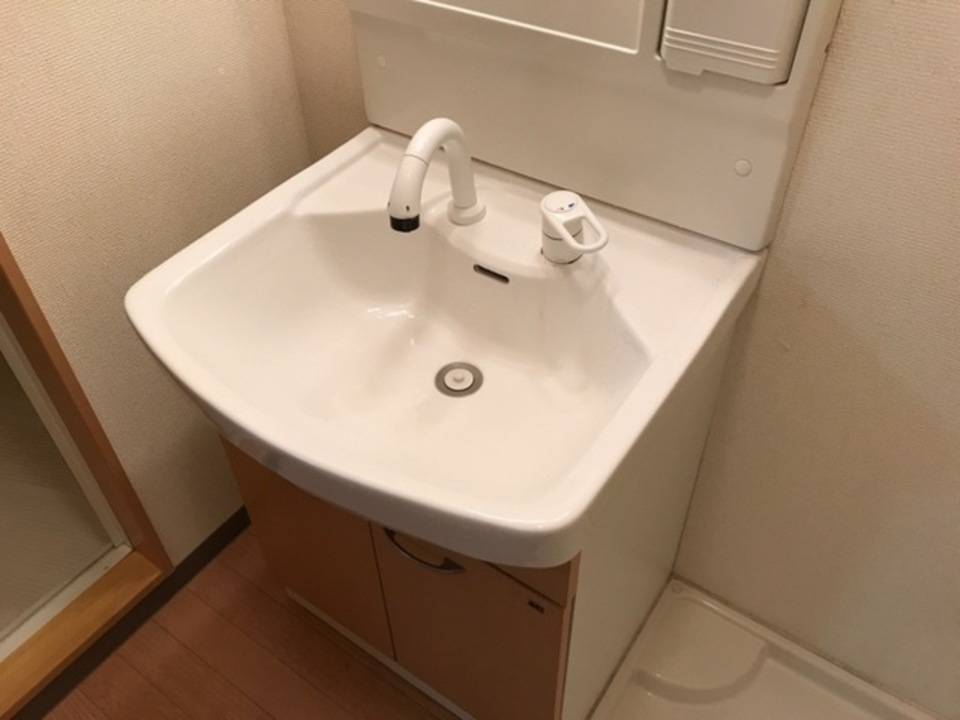 洗面設備　シャワー付洗面化粧台