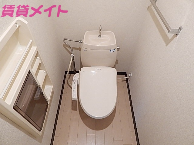 トイレ　同物件別部屋写真