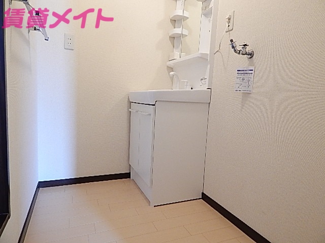 洗面設備　同物件別部屋写真