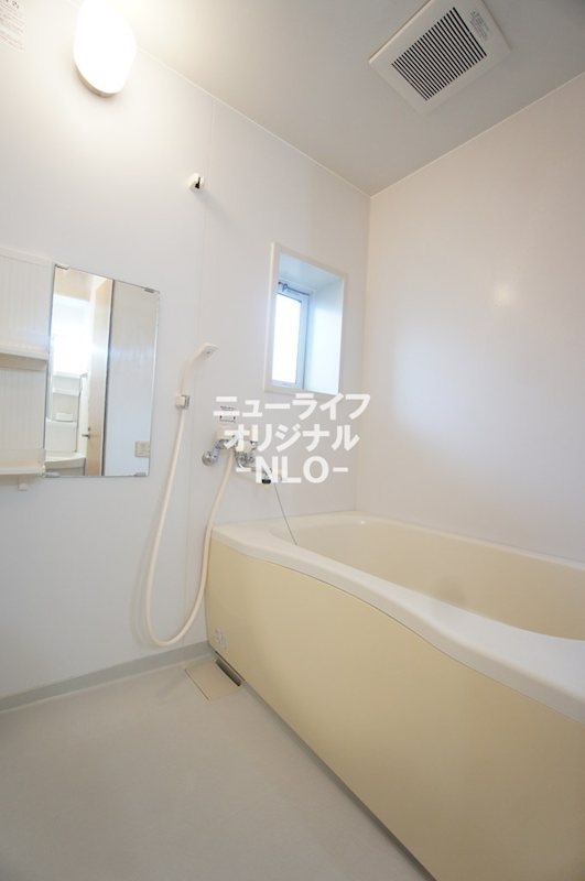 バス・シャワールーム　ゆったり浸かれる大きさの浴槽で１日の疲れをリフレッシュ☆