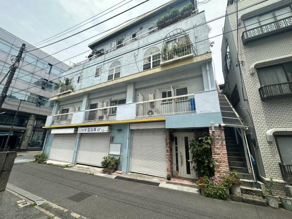 建物外観　外観の明るさが際立ちます