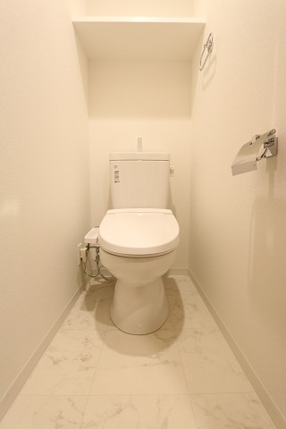 トイレ　嬉しいウォシュレット付きです