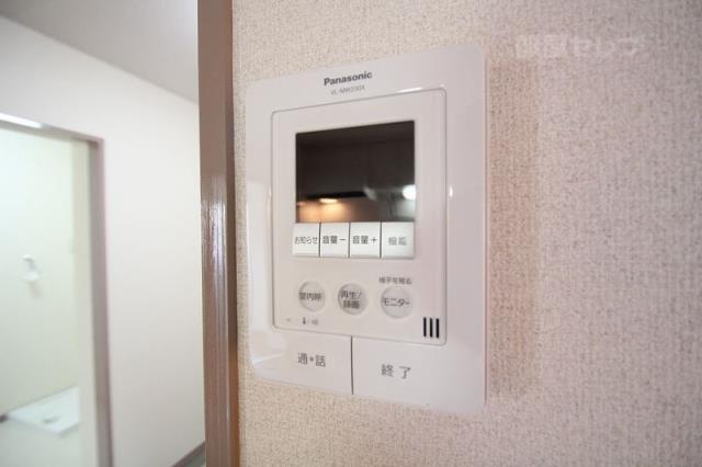 セキュリティ　テレビモニターホンで来客確認できます。