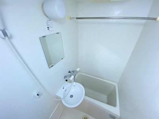 バス・シャワールーム　※別部屋の写真です