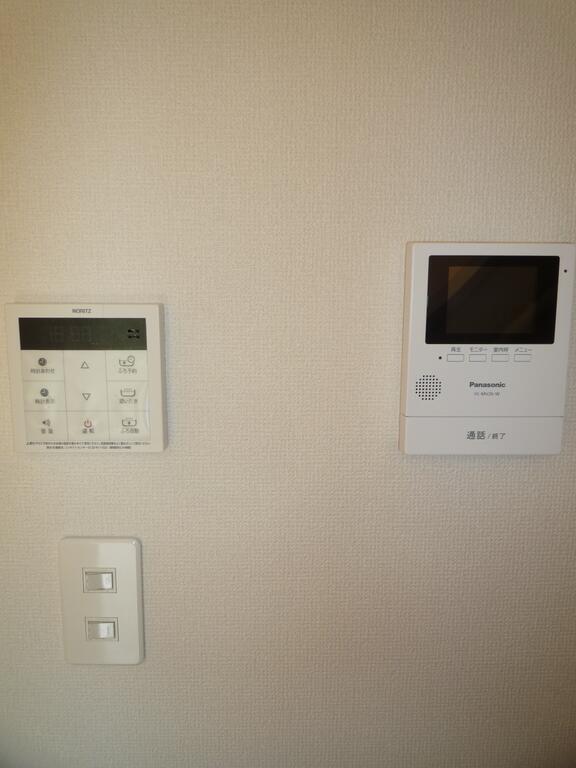 セキュリティ　TVインターホンと給湯リモコン